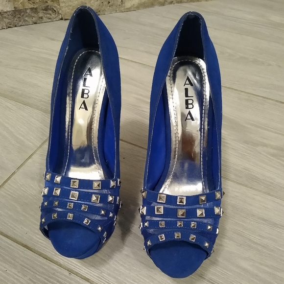 Shoes - Picture 3 of 4